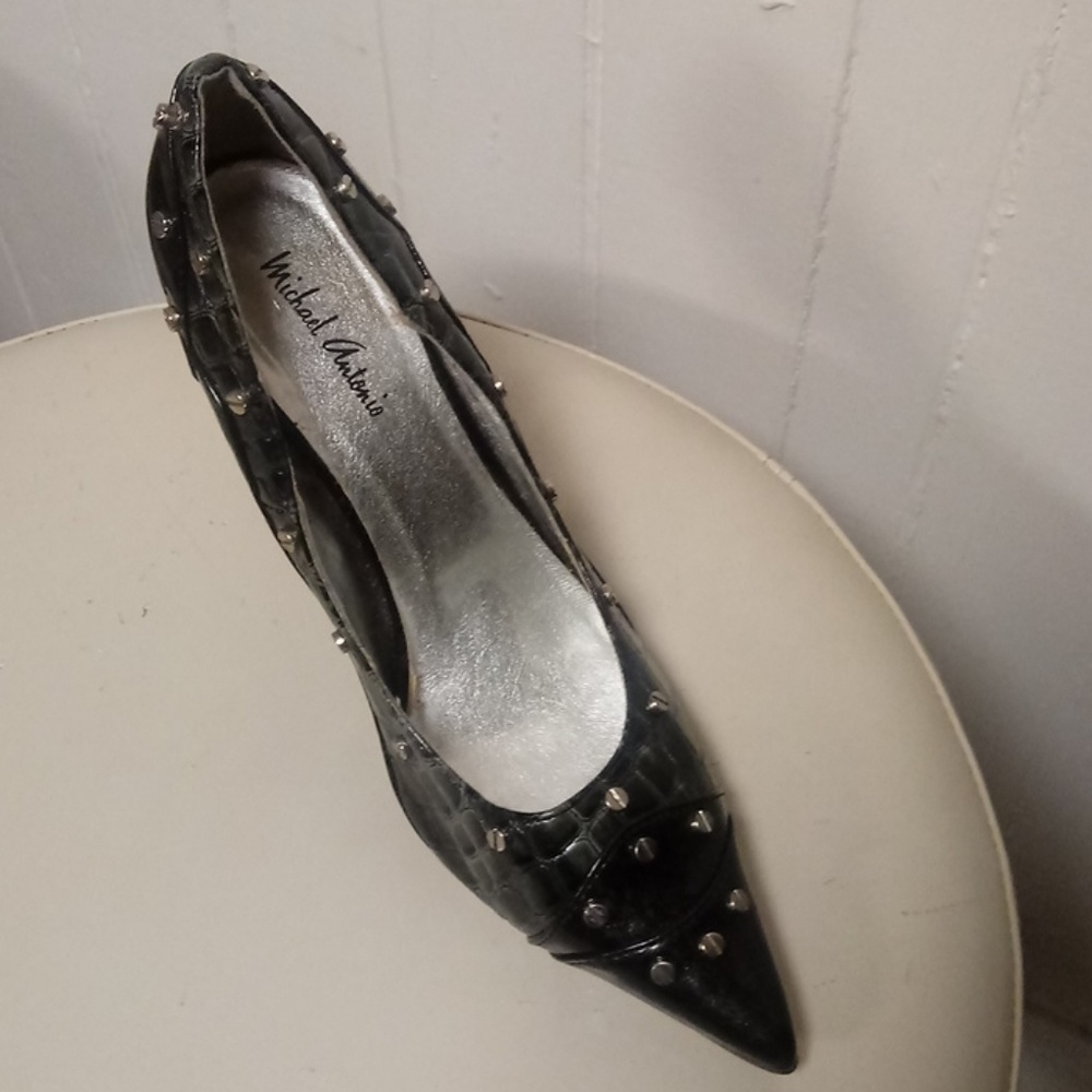 Shoes - Picture 3 of 4